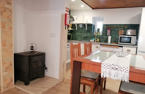 Casal do Pardo Cottage | T2 4 km from the beach, with pool and garden