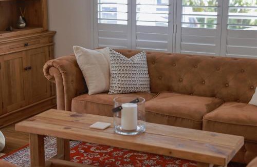 Eagle Heights House | Tamborine Mountain Hideaway with Fireplace & Bath
