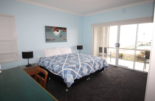 Brisbane Waterfront Apartment | Tangalooma Beach Front Apartment 4