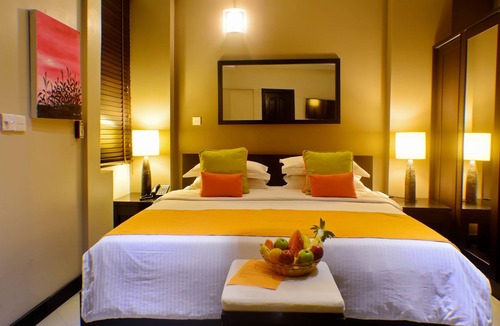 Male Hotel | The Beehive