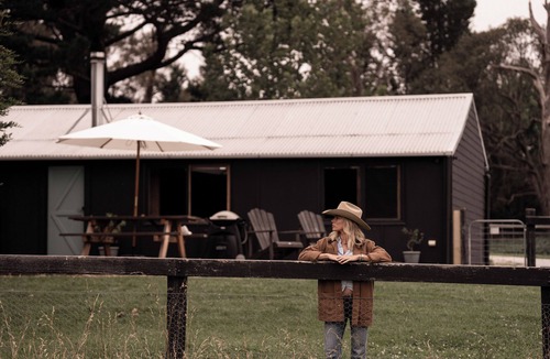 Sutton Forest Cottage | The Boscobel Cottage | 120 Acre Farm Stay w/Wood Fired Hot Tub!