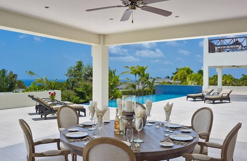 Merlin Bay Villa | The Coral Edge – Infinity Pool & Sea Vista