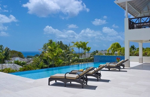 Merlin Bay Villa | The Coral Edge – Infinity Pool & Sea Vista