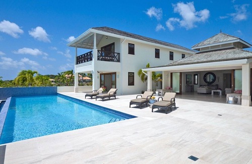 Merlin Bay Villa | The Coral Edge – Infinity Pool & Sea Vista