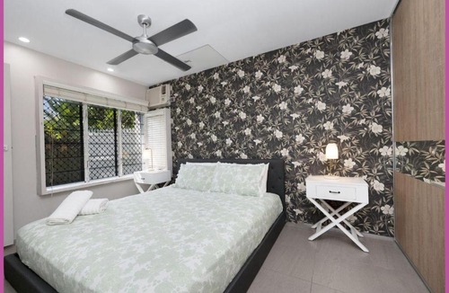 Hermit Park Apartment | The Courtyard Retreat Private & Pet Friendly