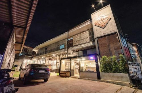 Wua Lai Hostel | The Entaneer Poshtel