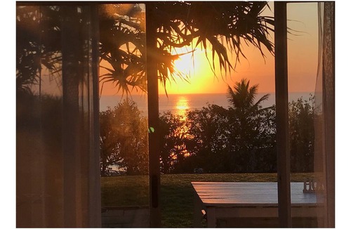 Sunrise Beach Apartment | THE GRASSY KNOLL Panoramic Beach Apartment - Sunrise Beach