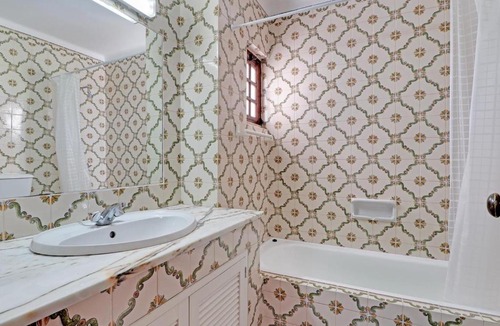 Alpouvar Apartment | The happy stay