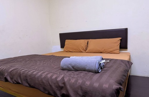 Chana Songkhram Hotel | The House Hostel