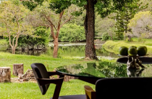 Belmont House | The Lakehouse Brisbane Earth Home with Resident Koala, Peacocks & private lake