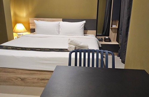 Thung Song Hong Hotel | The Lantern Suites