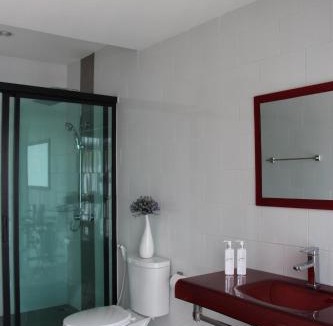 Chonburi Hotel | The LogBook Room and Cafe'