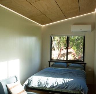Canoelands House | The Lorikeet Tiny Home with Stunning Views