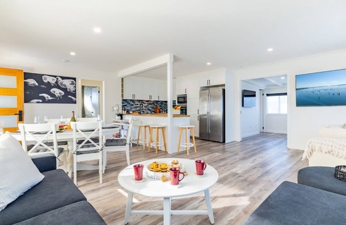 Anna Bay House | The Pacific Pearl,16 Pacific Avenue, Anna Bay - pet friendly, air con