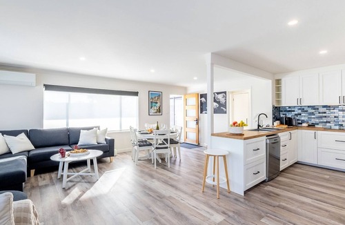 Anna Bay House | The Pacific Pearl,16 Pacific Avenue, Anna Bay - pet friendly, air con