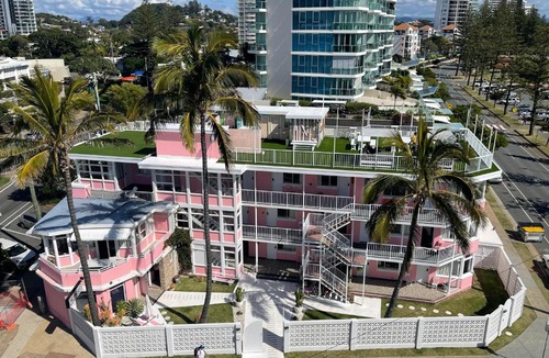 Coolangatta Hotel | The Pink Hotel Coolangatta