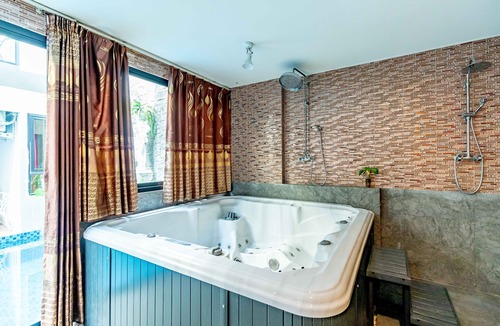 Ramkhamhaeng Hotel | The Pool Resort