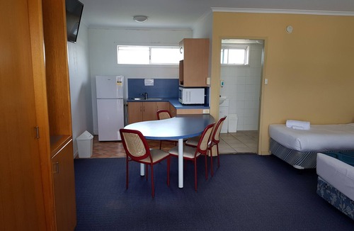 Allenstown Hotel | The Q Motel