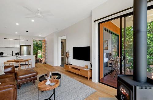 Booroobin Villa | The Ridge at Maleny 1 Bedroom Villa with Spa