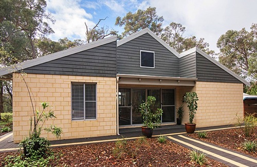 Yallingup House | THE RIDGE YALLINGUP Beautiful valley and vineyard views.