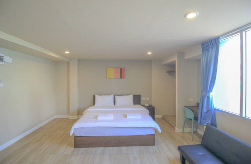 Ban Bang Saen Hotel | The Sea Bangsaen Hotel
