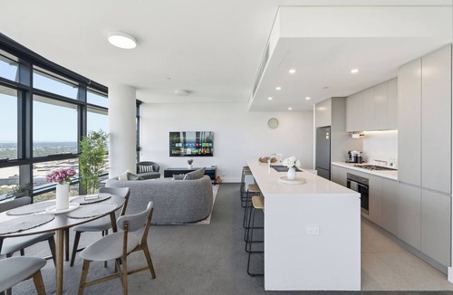Sydney Olympic Park Apartment | The Sky Perch- Walking distance to Accor stadium and Qudos bank Arena.