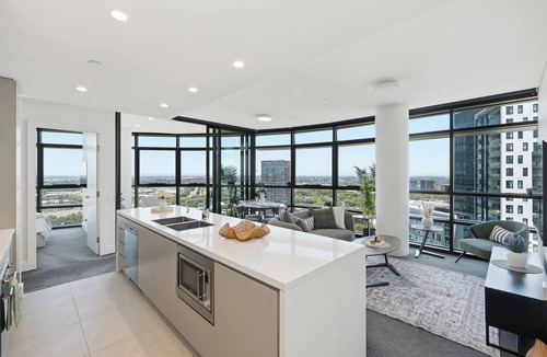 Sydney Olympic Park Apartment | The Sky Perch- Walking distance to Accor stadium and Qudos bank Arena.