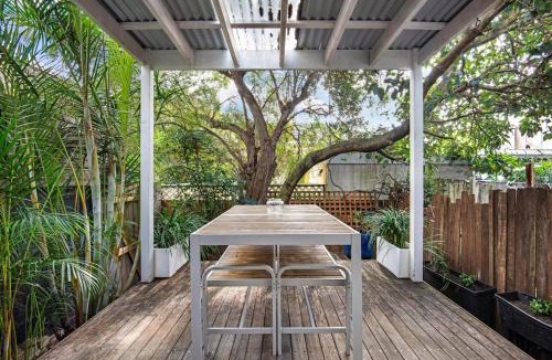 Newtown House | The Terran - Newtown Home Near King St, RPA, Uni