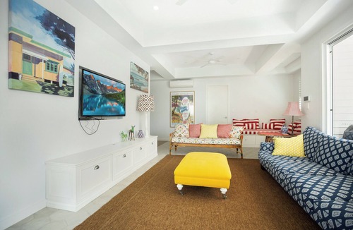 Peregian Beach House | The White House 2 minute walk to the beach