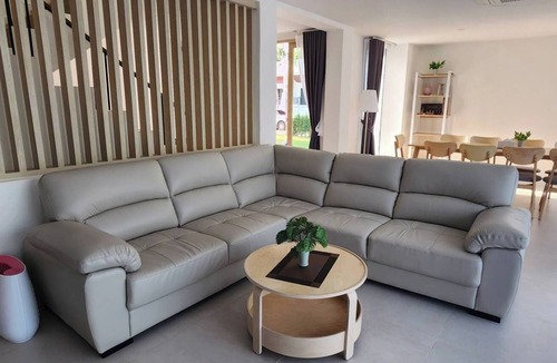 Na Kluea Villa | This premium villa, situated just 200 meters from the coast and convenience.