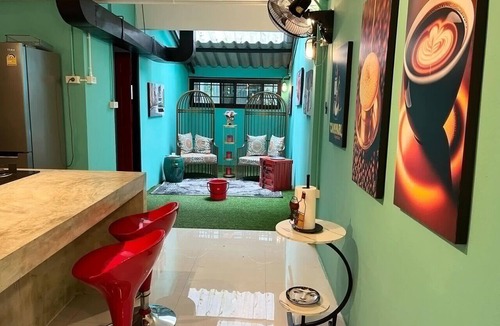Chang Phueak House | this triplex town house blends an innovative design & stunning location