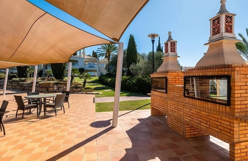 Estombar House | THREE Spacious 1BR Aprt with Kitchens, 3 Swimming Pools, Close to Praia Grande!