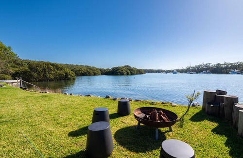 Huskisson House | Tide: Waterfront central Huskisson coastal cottage