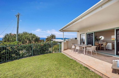 Sunrise Beach Apartment | Tingira - Idyllic entertainer on the beach