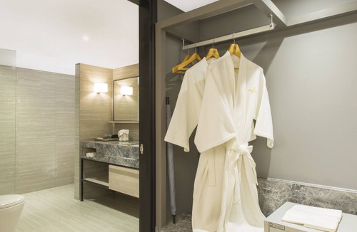 Bang Kadi Hotel | Tinidee Hotel Bangkok Golf Club