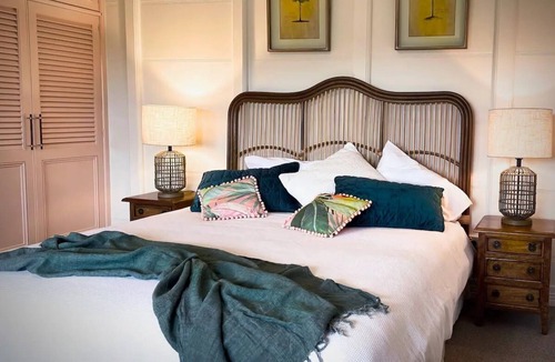 Tascott House | Tintern– Perfect for families - bay views & historic