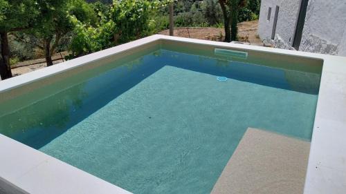 Tomar House | Tomar Stunning Views pool cottage