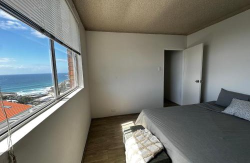 Tamarama Apartment | Top Floor Apartment with Beach & Ocean views in Tamarama