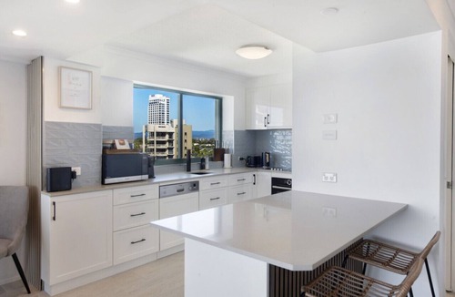 Surfers Paradise Apartment | Top floor unit 2 bedrooms - Direct Beach Access
