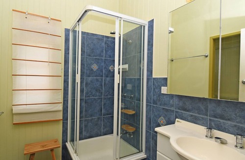 Torquay House | Torquay Treasure Located in beautiful Hervey Bay less than 100m walk to the beach