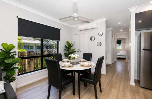 Rosslea Apartment | Townsville Golf Course Duplex 2 Bed 2 Bath w Secure Parking