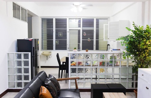 Rama 9 House | Train Night Market to 2min & MRT to 3min, big House, popular restaurants & cafes