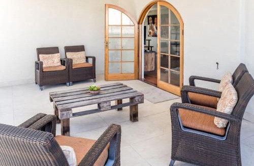 Indooroopilly Apartment | Tranquil Arches Indooroopilly