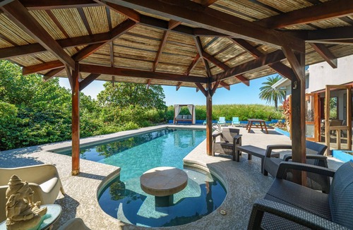 Junquillal House | Tranquil beachfront home with pool and high speed internet - Punta Paraiso