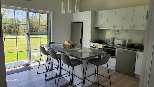 Geilston Bay Apartment | Tranquil Bush Setting Apartment Hobart 2 Bedroom and pet friendly