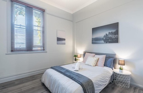 Burwood House | Tranquil Double Room - Next to Bus Station & Park & Chinatown - Shared Bathroom