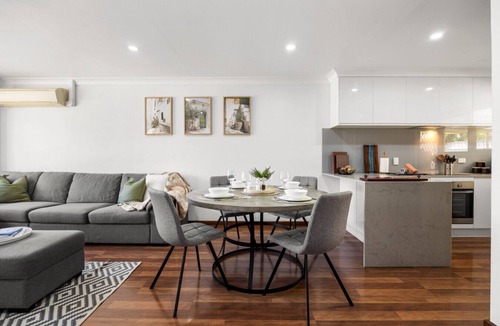 Underdale House | Tranquil Suite - Modern Comfort between CBD & Beach