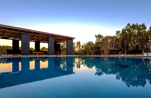 Woolgoolga House | Tranquilo Beach House Beachfront Retreat for 12 Pool Wildlife Accessibility