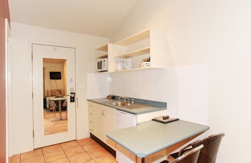 Mayfield West Hotel | Travellers Motor Village