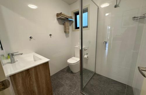 Mayfield West Hotel | Travellers Motor Village